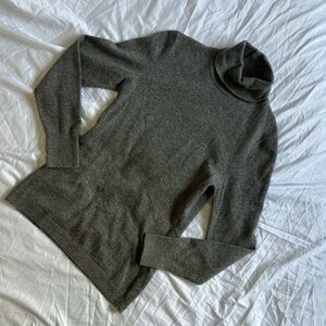 100% CASHMERE TURTLENECK